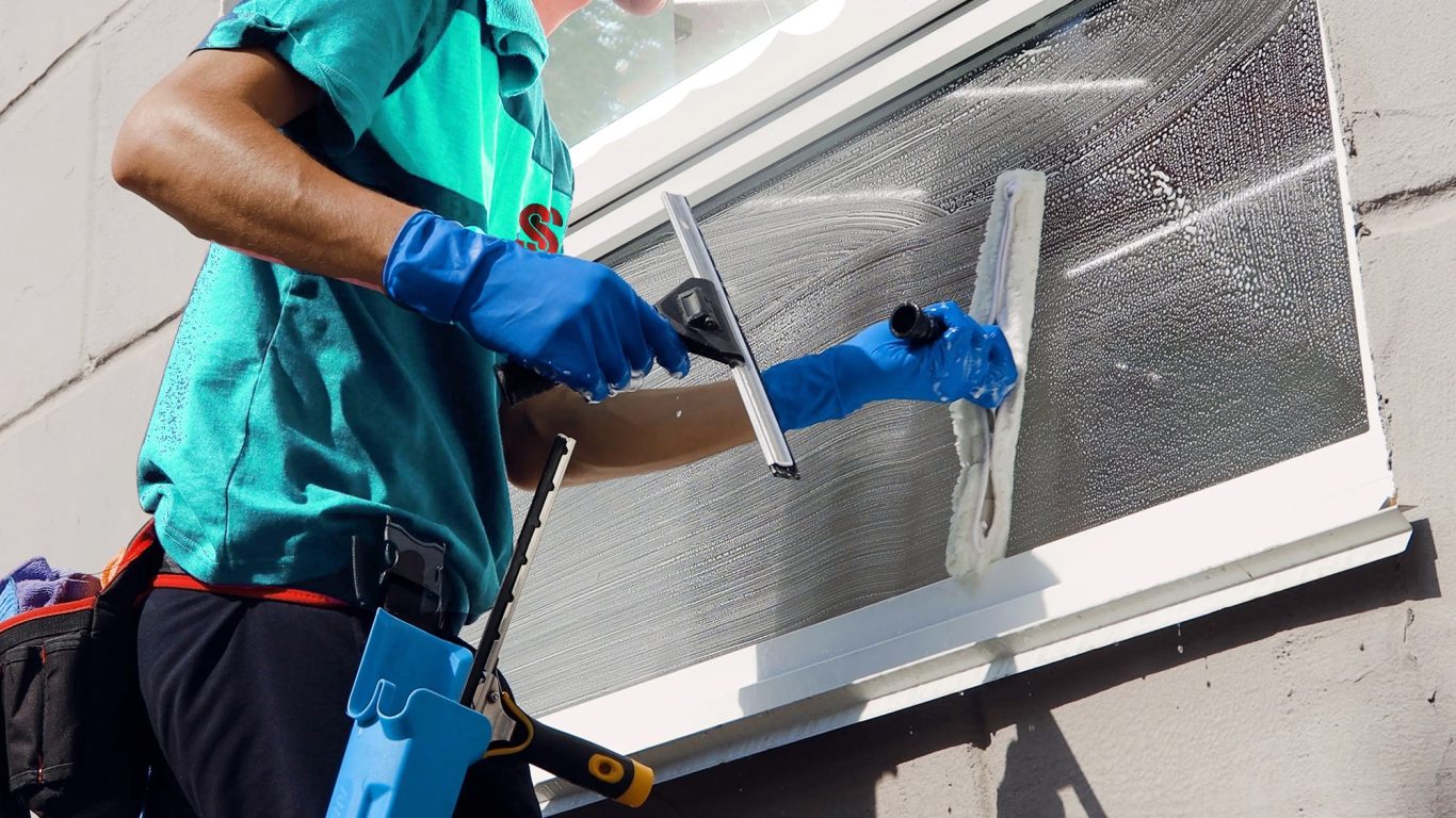 Glänsande fönster i villa Glänsande fönster i villa